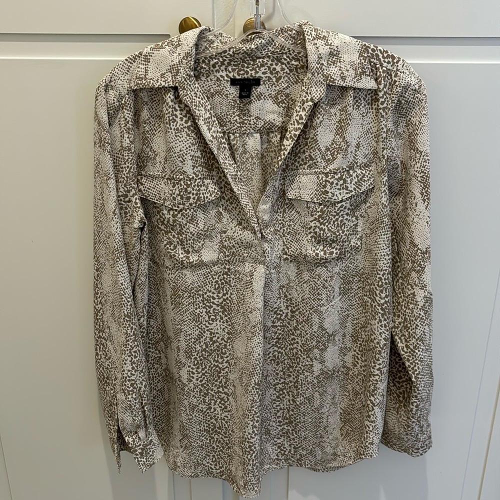 Ann Taylor Taupe/White Snake Print Camp Blouse sz Small